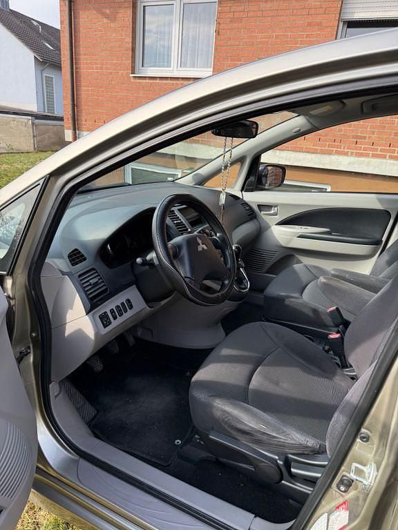 Gebraucht Mitsubishi Grandis Intense 140 PS (102 kW) 2007 Gelb Van / Kleinbus