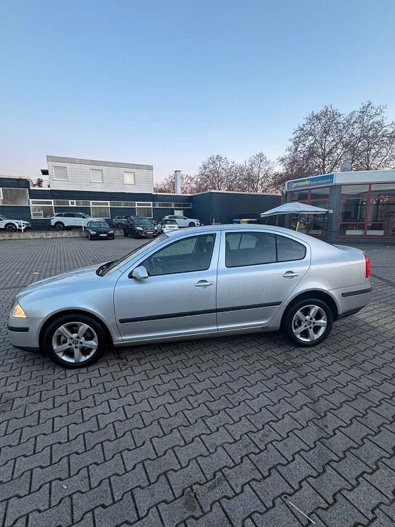 Gebraucht Skoda Octavia 105 PS (77 kW) 2005 Silber Limousine