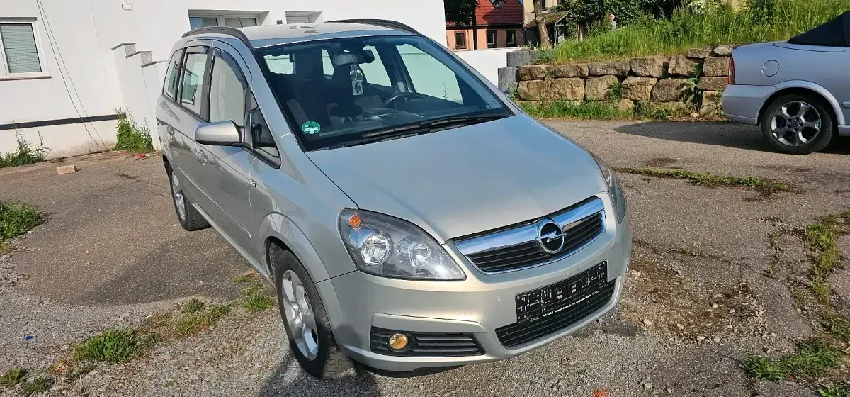 Gebraucht Opel Zafira 140 PS (102 kW) 2005 Gold Van / Kleinbus