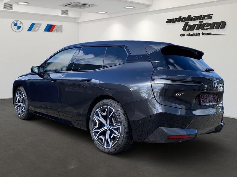Gebraucht BMW iX Sport Line 455 kW (619 PS) 2025 Sophistograu brillanteffekt me SUV