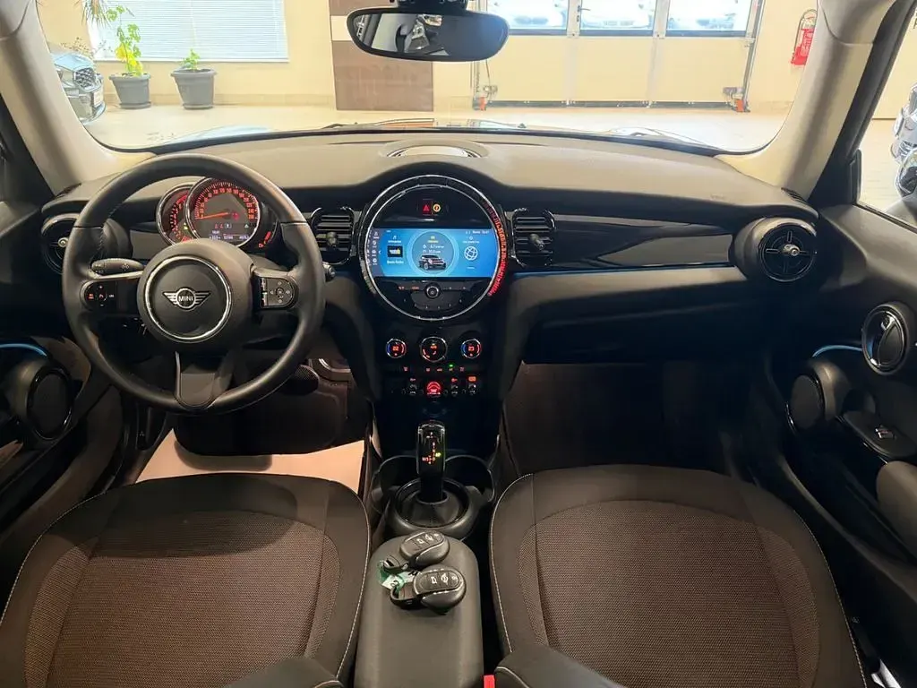 Gebraucht Mini Cooper Essential 136 PS (100 kW) 2023 Schwarz Kleinwagen