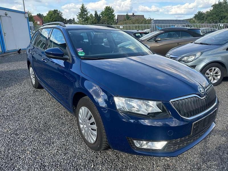 Modra pacific/pacific blau Gebraucht 2013 Skoda Octavia Ambition Kombi | 5.950 € (Superpreis) - Bild 1/4