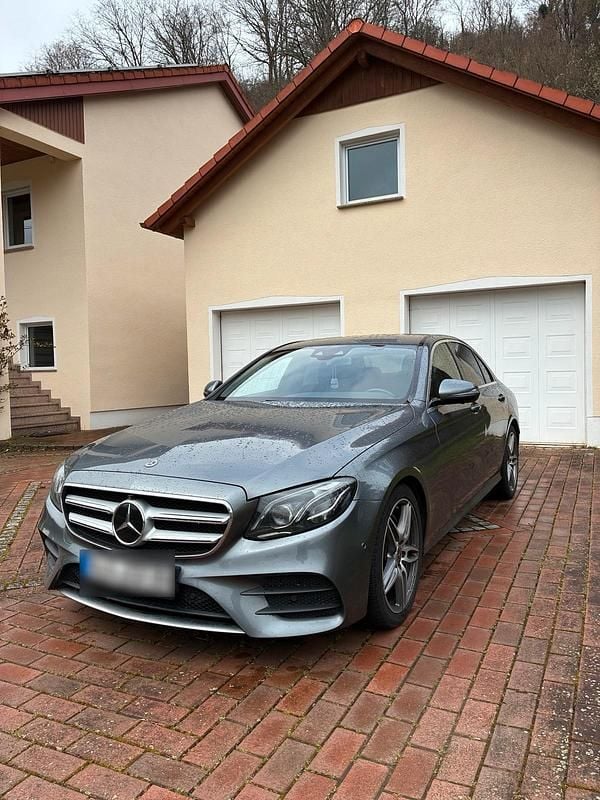Gebraucht Mercedes E350 AMG line 258 PS (189 kW) 2017 Grau Limousine
