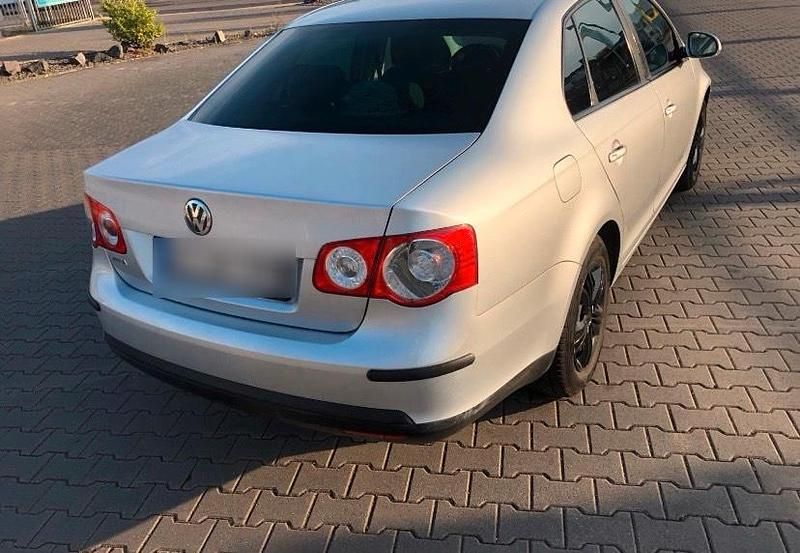 Gebraucht VW Jetta 102 PS (75 kW) 2006 Silber Limousine