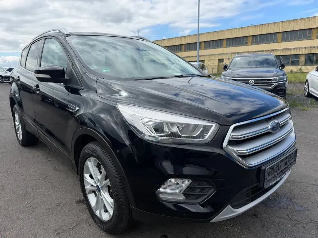 Gebraucht Ford Kuga Titanium 150 PS (110 kW) 2018 Schwarz SUV