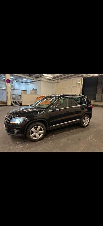Schwarz Gebraucht 2016 VW Tiguan LOUNGE SUV | 12.799 € (Superpreis) - Bild 1/4