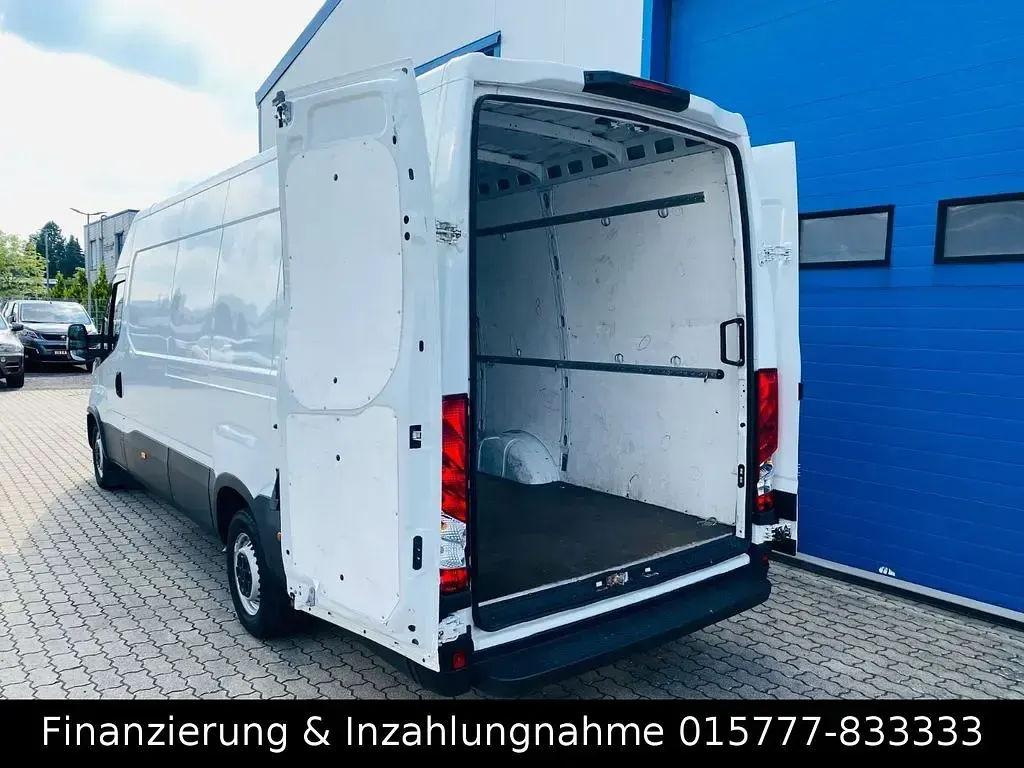 Gebraucht Iveco Daily 156 PS (114 kW) 2021 Weiß Van / Kleinbus