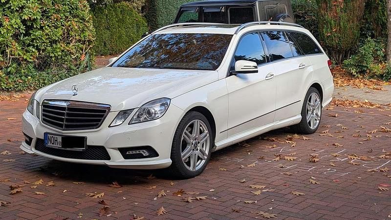 Gebraucht Mercedes E500 Avantgarde 387 PS (284 kW) 2010 Weiß Kombi