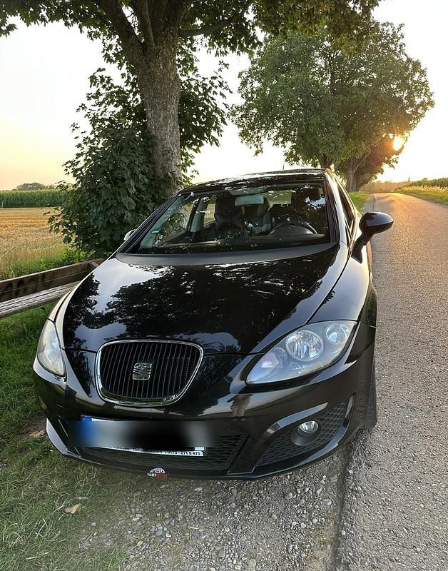 Schwarz Gebraucht 2010 Seat Leon Limousine | 5.500 € (Teuer) - Bild 1/4