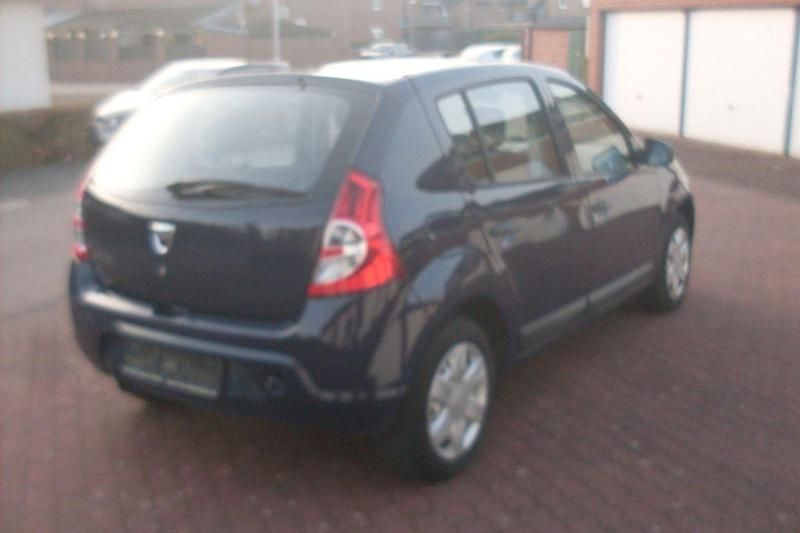 Gebraucht Dacia Sandero 75 PS (55 kW) 2012 Blau Limousine