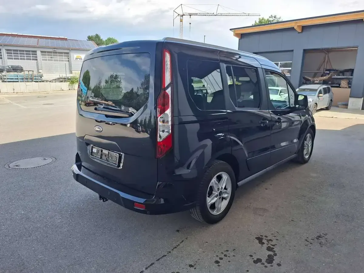 Gebraucht Ford Tourneo Connect Titanium 101 PS (74 kW) 2015 Iridiumschwarz metallic Van / Kleinbus