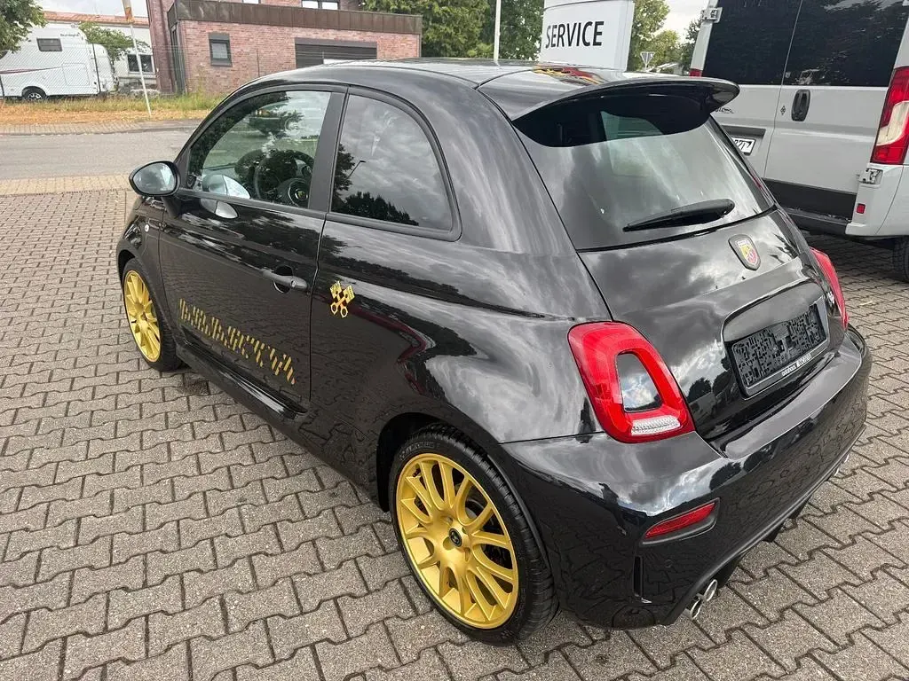 Gebraucht Abarth 695 179 PS (131 kW) 2024 Schwarz Kleinwagen