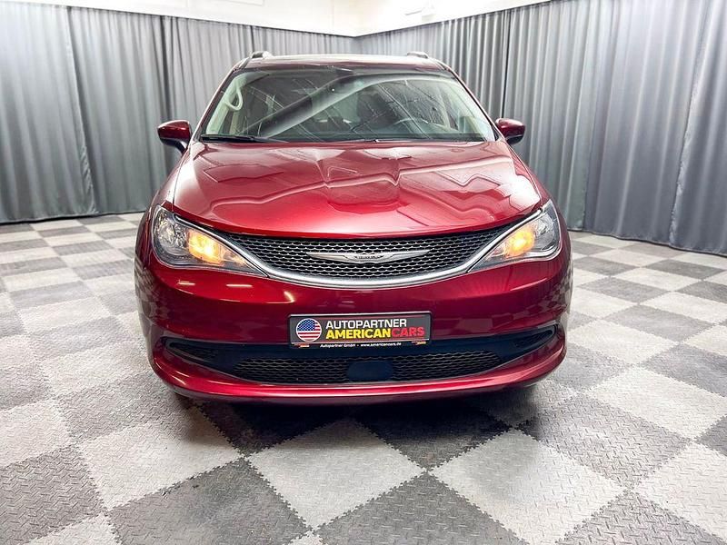 Gebraucht Chrysler Voyager 286 PS (210 kW) 2021 Rot Van / Kleinbus