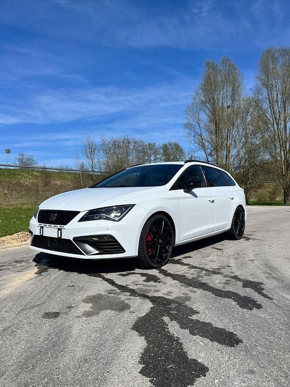 Weiß Gebraucht 2018 Cupra Leon Limousine | 21.000 € (Guter Preis) - Bild 1/4