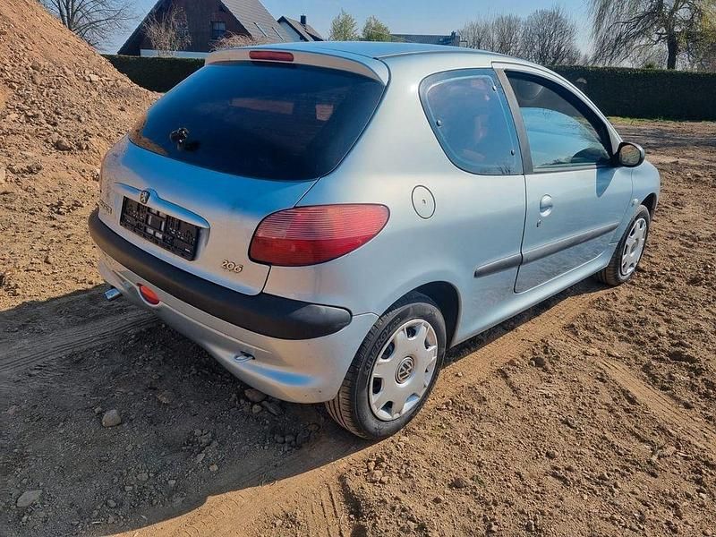 Gebraucht Peugeot 206 60 PS (44 kW) 2001 Grau Kleinwagen
