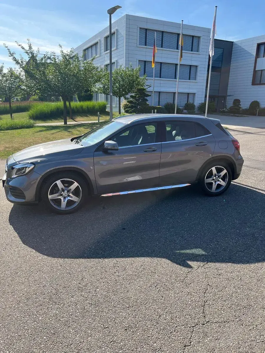 Gebraucht Mercedes GLA200 AMG line 156 PS (114 kW) 2017 Grau SUV