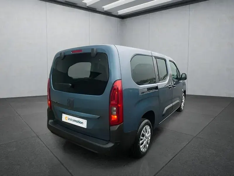 Neu Fiat Doblò 131 PS (96 kW) 2025 Blau Van / Kleinbus