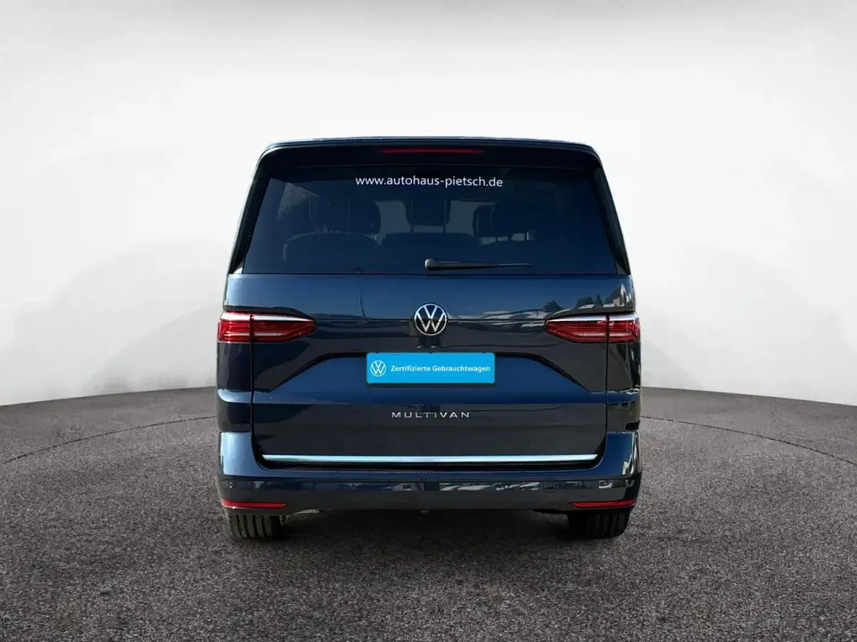 Gebraucht VW Multivan Style 150 PS (110 kW) 2025 Starlight blue metallic Van / Kleinbus