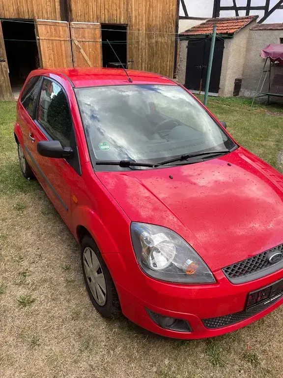 Gebraucht Ford Fiesta Ambiente 69 PS (50 kW) 2007 Rot Kleinwagen