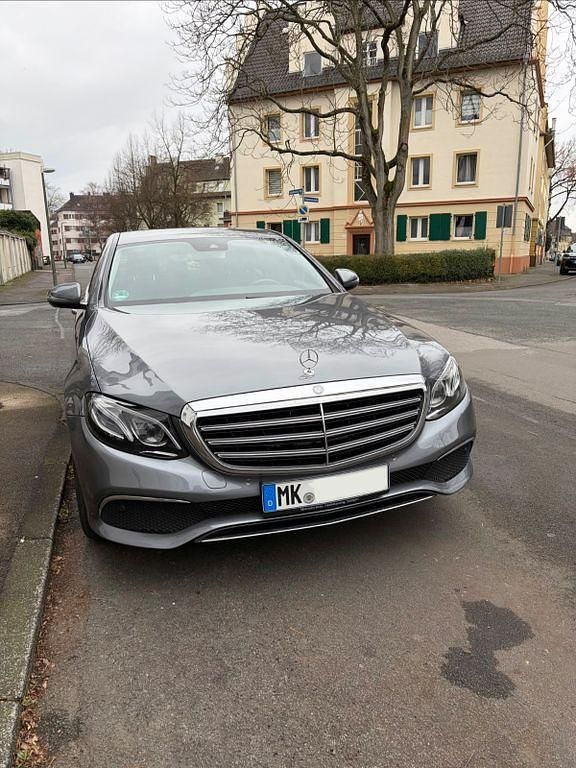 Gebraucht Mercedes E220 Exclusive 194 PS (142 kW) 2016 Grau Limousine