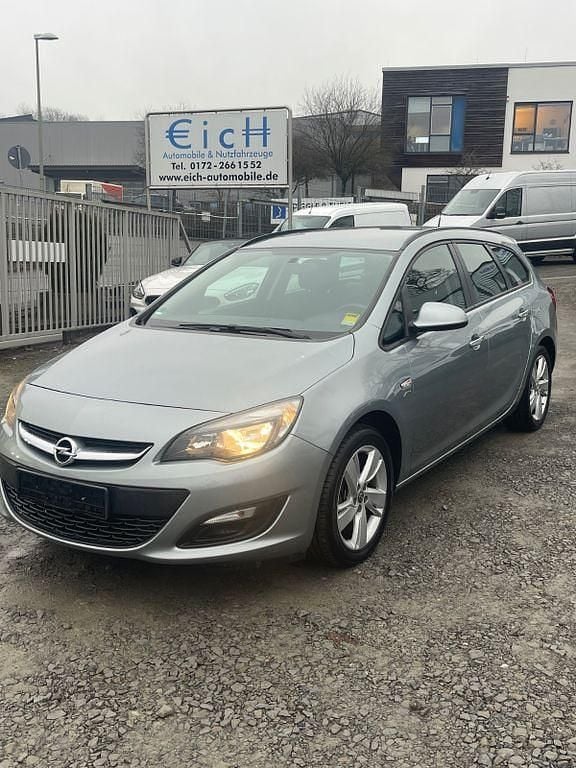 Silber Gebraucht 2013 Opel Astra Active Kombi | 5.980 € (Fairer Preis) - Bild 1/4