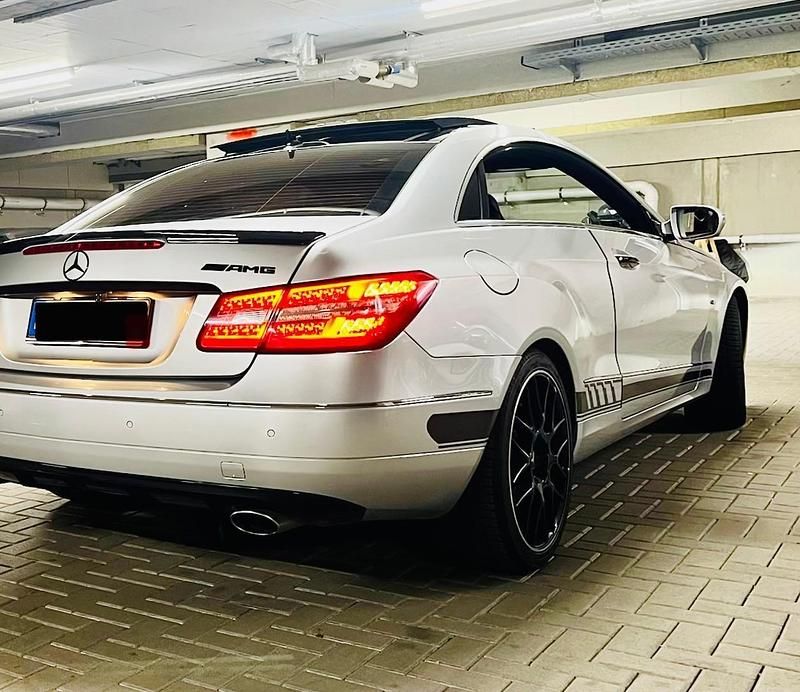 Gebraucht Mercedes E350 292 PS (214 kW) 2009 Silber Coupé