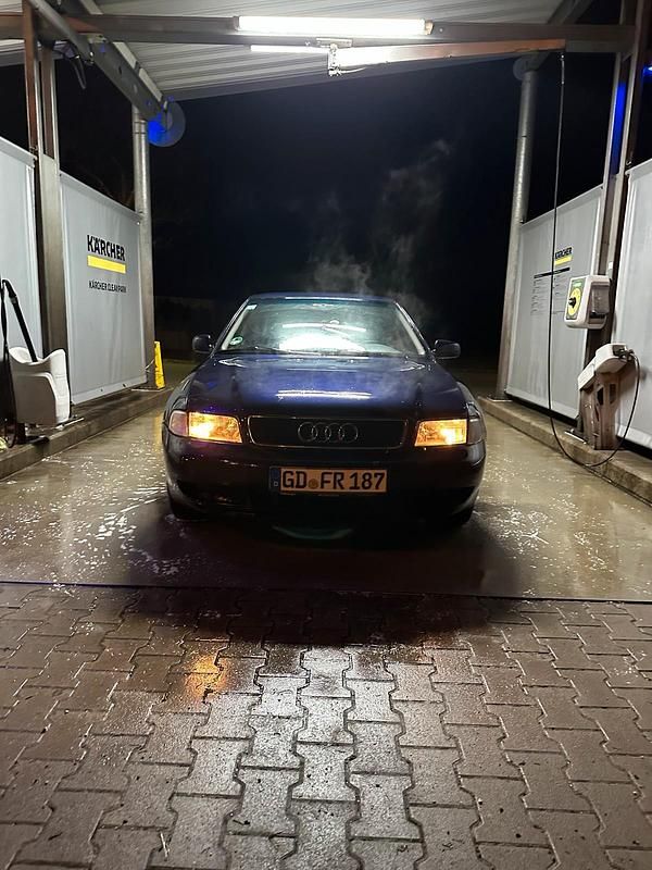 Blau Gebraucht 1997 Audi A4 Limousine | 699 € (Superpreis) - Bild 1/4