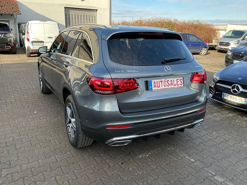 Gebraucht Mercedes GLC300e AMG 320 PS (235 kW) 2021 Grau SUV