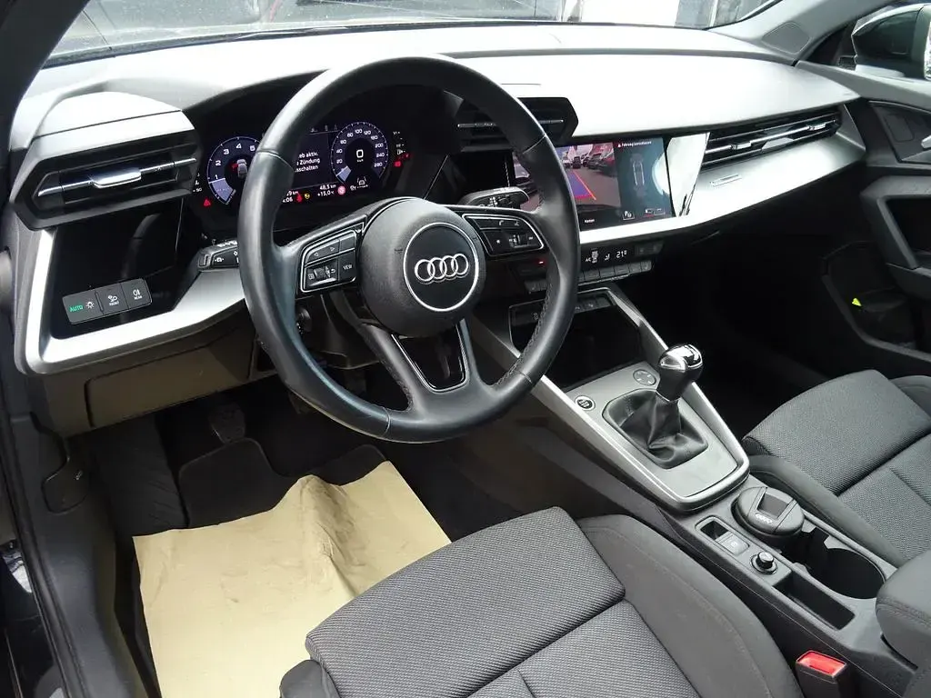 Używany Audi A3 S-Line 150 KM (110 kW) 2022 Czarny Sedan/Limuzyna
