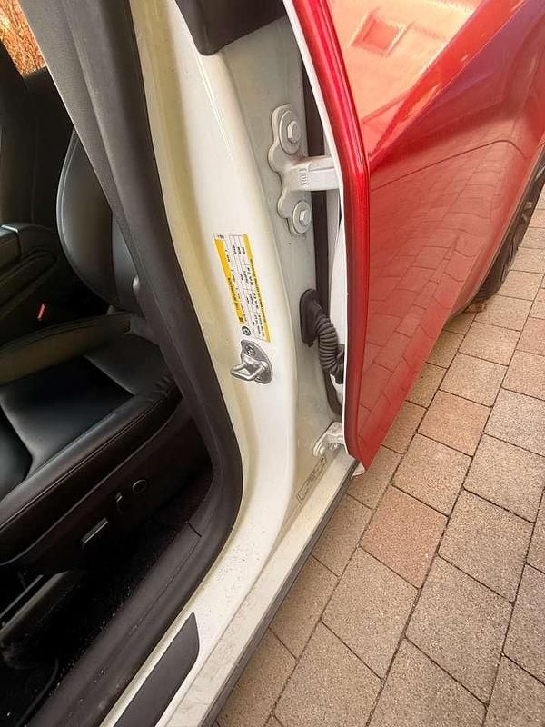 Gebraucht Tesla Model Y 378 kW (514 PS) 2023 Rot SUV