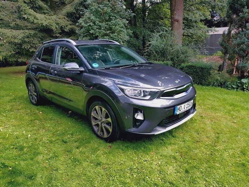 Grau Gebraucht 2019 Kia Stonic Platinum SUV | 13.800 € (Guter Preis) - Bild 1/4