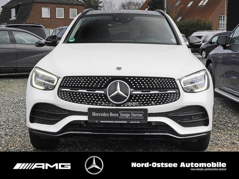 Gebraucht Mercedes GLC300e AMG 211 PS (155 kW) 2021 Unilack polarweiß SUV