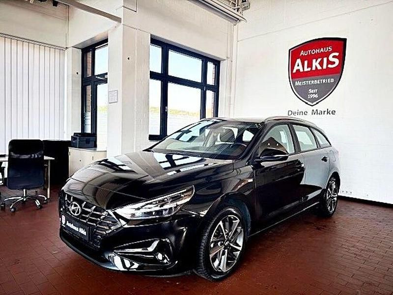 Abyss black (metallic) Gebraucht 2024 Hyundai i30 Kombi | 23.500 € (Etwas zu teuer) - Bild 1/2