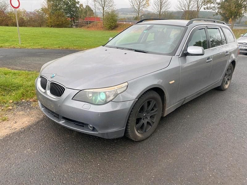 Gebraucht BMW 525 218 PS (160 kW) 2006 Grau Kombi