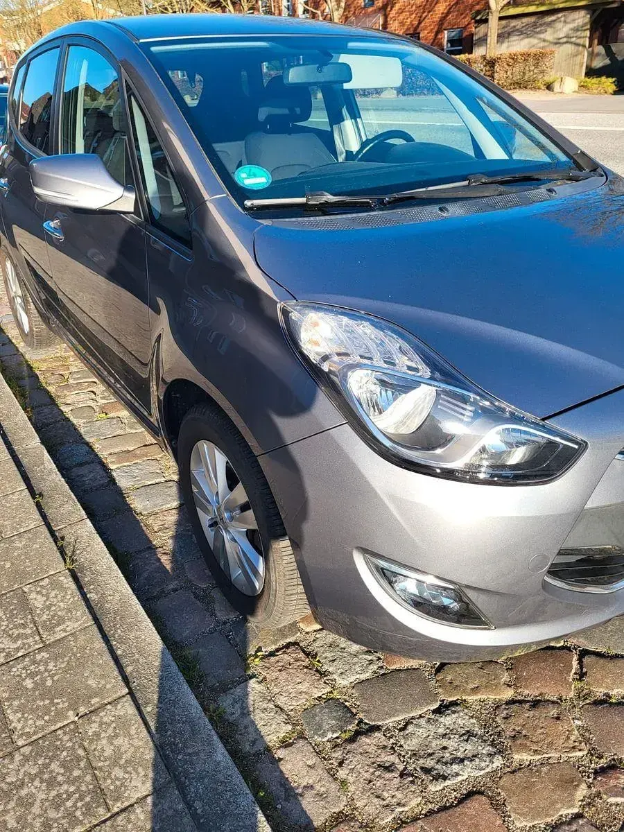 Gebraucht Hyundai ix20 Trend 125 PS (91 kW) 2014 Grau Kleinwagen