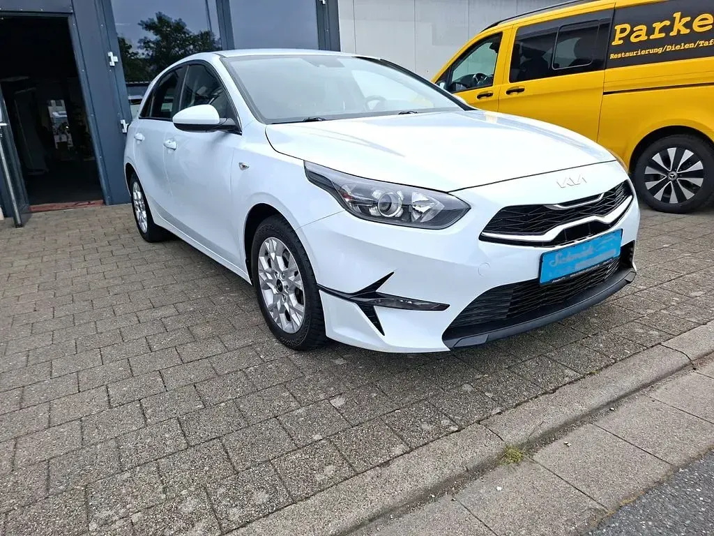 Gebraucht Kia Ceed Vision 160 PS (117 kW) 2022 Weiß Kleinwagen