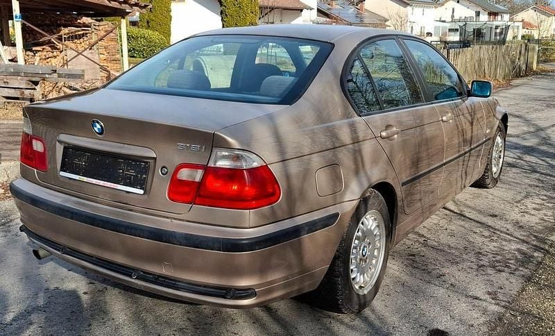 Gebraucht BMW 318 118 PS (86 kW) 2001 Gold Limousine