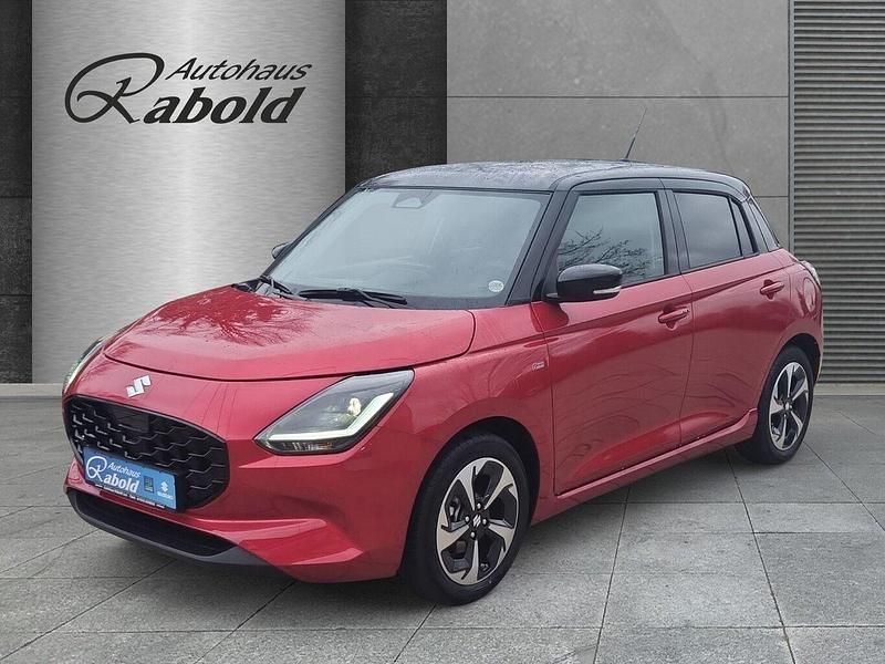 Burning red / super black (rot) Neu 2025 Suzuki Swift Comfort Limousine | 21.990 € - Bild 1/4
