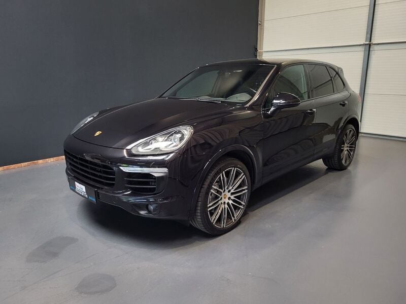 Tiefschwarzmetallic Gebraucht 2017 Porsche Cayenne S Chrono SUV | 43.950 € (Fairer Preis) - Bild 1/4