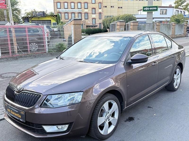 Braun Gebraucht 2013 Skoda Octavia Limousine | 9.980 € (Guter Preis) - Bild 1/4