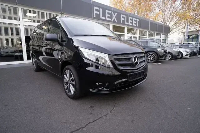 Gebraucht Mercedes Vito 190 PS (139 kW) 2020 Obsidianschwarz metallic Van