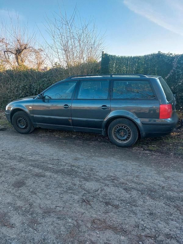 Gebraucht VW Passat 102 PS (75 kW) 1999 Grün Kombi