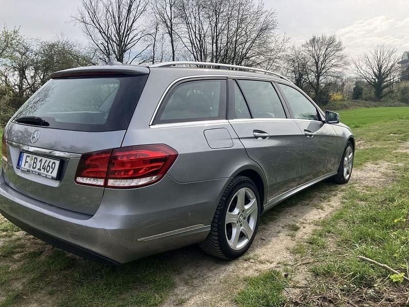 Gebraucht Mercedes E220 Avantgarde 170 PS (125 kW) 2014 Silber Limousine