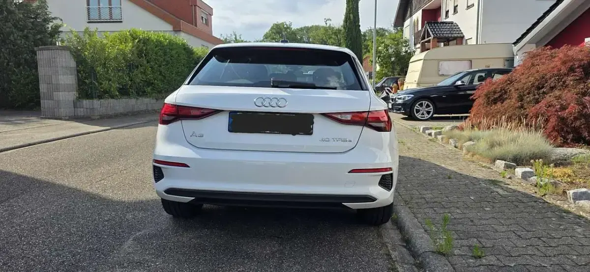 Gebraucht Audi A3 e-tron Basis 150 PS (110 kW) 2022 Weiß Kleinwagen
