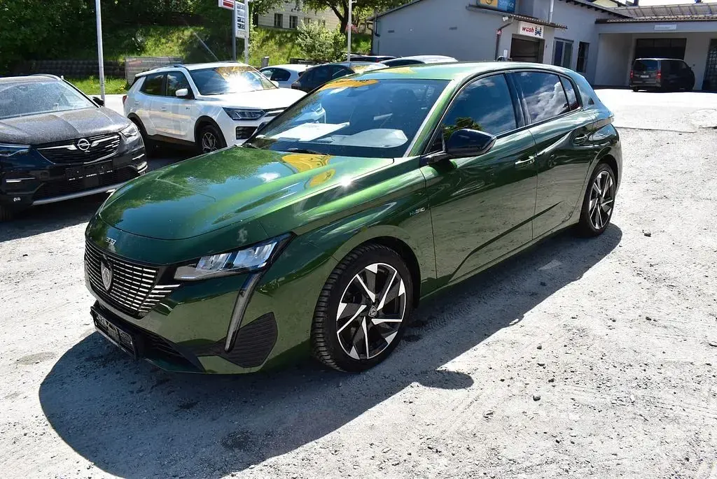 Gebraucht Peugeot 308 Allure 150 PS (110 kW) 2022 Olivinegrün metallic (metallic) Limousine
