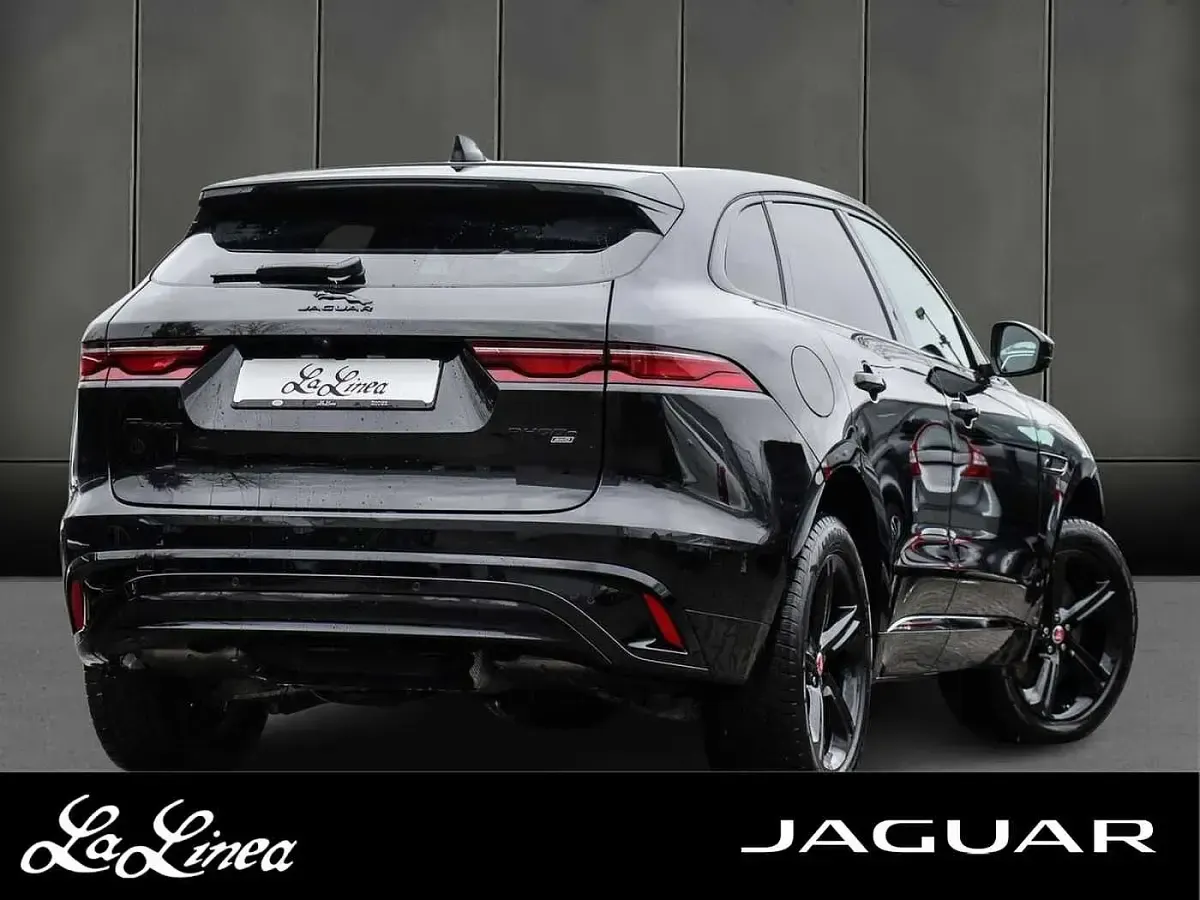 Second-hand Jaguar F-Pace R-Dynamic 304 CP (223 kW) 2022 Negru SUV