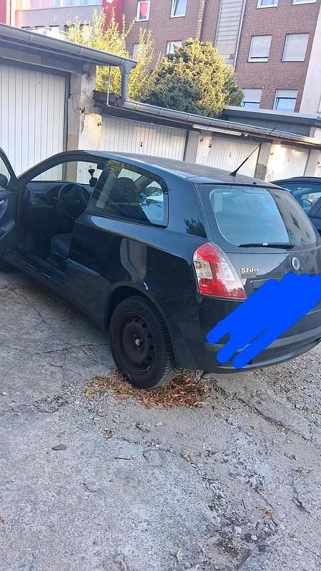 Schwarz Gebraucht 2004 Fiat Stilo Kleinwagen | 1.500 € - Bild 1/4