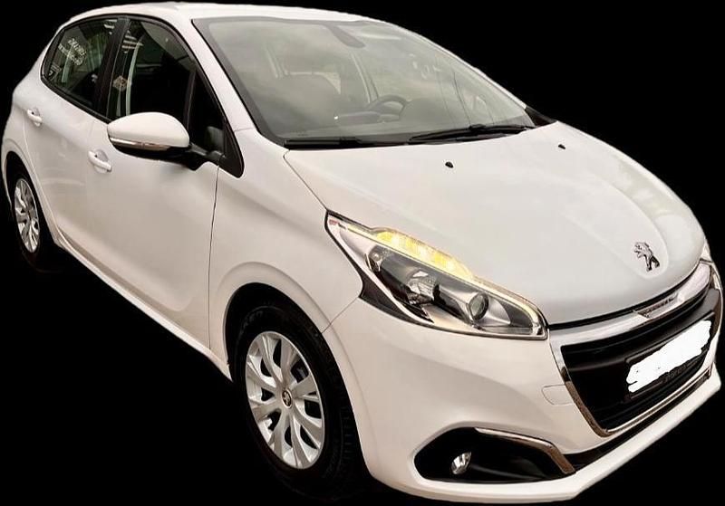 Weiß Gebraucht 2016 Peugeot 208 Active Kleinwagen | 3.850 € (Guter Preis) - Bild 1/4