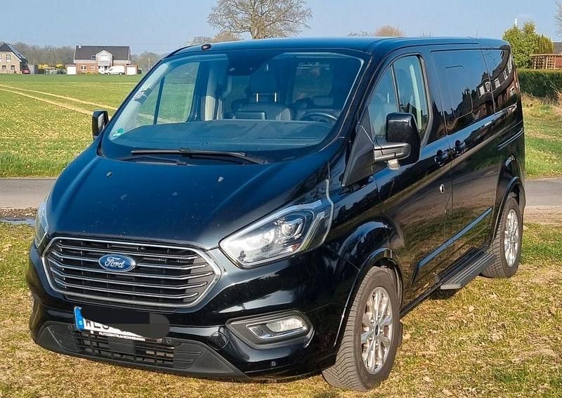 Schwarz Gebraucht 2019 Ford Tourneo Custom Van | 27.900 € (Etwas zu teuer) - Bild 1/4