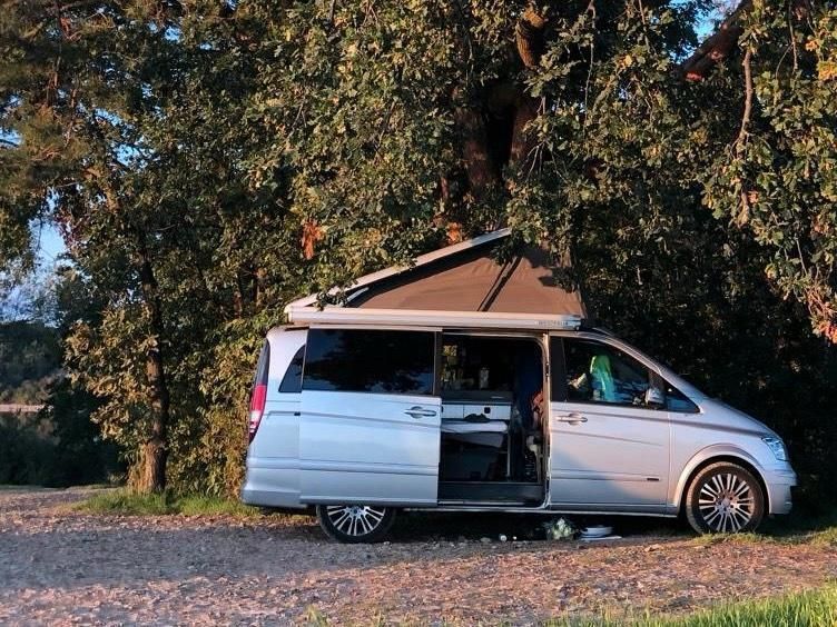 Silber Gebraucht 2011 Mercedes Viano Marco Polo Van / Kleinbus | 38.000 € - Bild 1/4